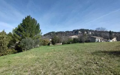 Le Beaucet  terrain de 740 m2 à 214.000€ HFN vue village!