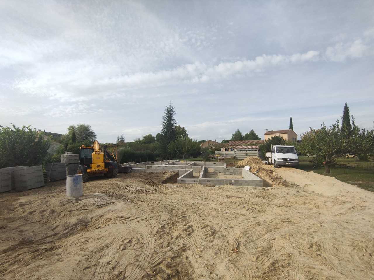 Une nouvelle ouverture de chantier à Pernes les fontaines dans le Vaucluse en provence d’une villa 4 chambres.